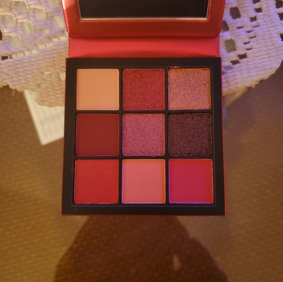 HUDA Beauty Ruby obsession eye shadow - Picture 8 of 9
